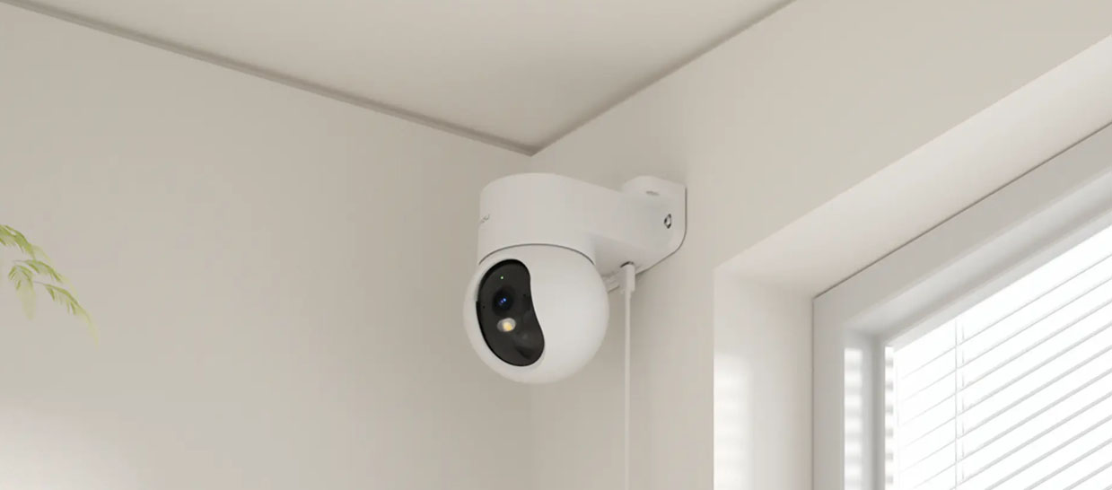 Mini but powerful, ultra-easy mounting with integrated bracket